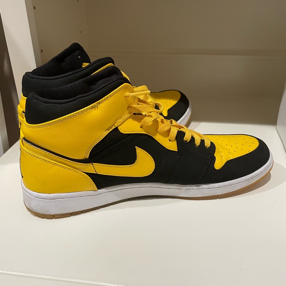 Yellow and black Nike